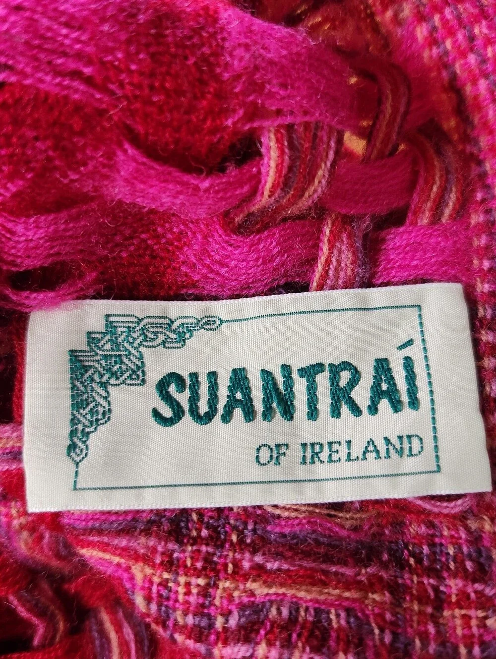 Suantrai Of Ireland Wool Vibrant Loose Weave Scarf Magenta Fuscia 78x14 Inch